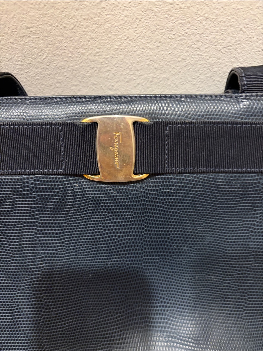 Salvatore Ferragamo Handbag (project bag to repair handles etc) - Picture 2 of 6